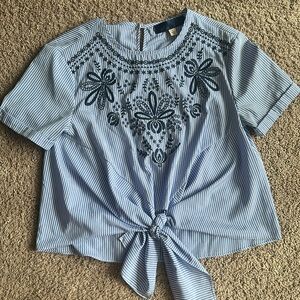 Sm blue and white with details on front with tie